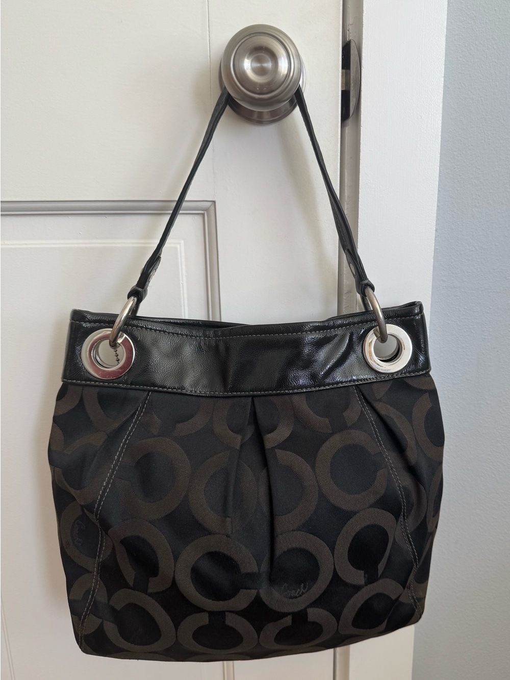 Coach Black and Brown Signature Canvas Shoulder Bag - Picture 2 of 4